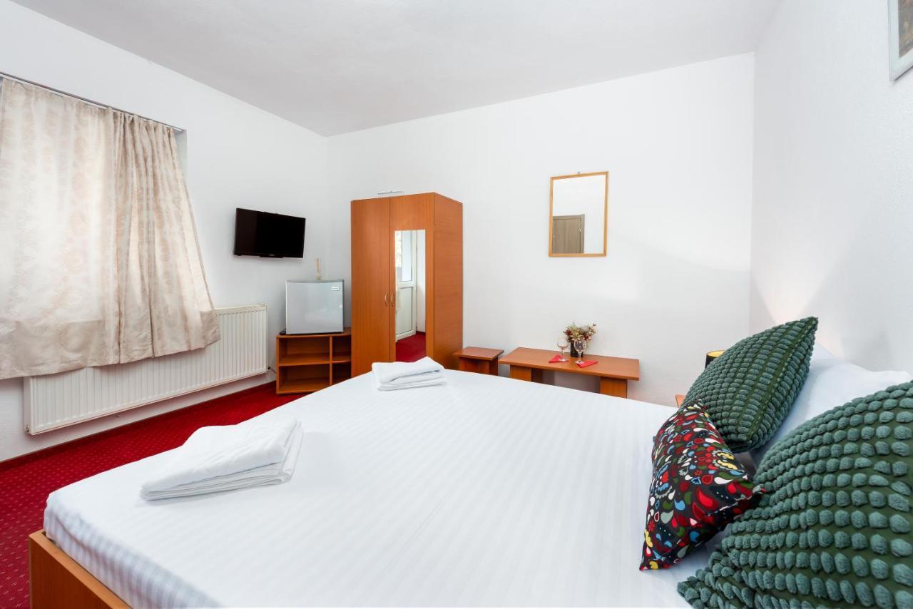 Pensiunea Ursuletul Paddington Predeal Esterno foto
