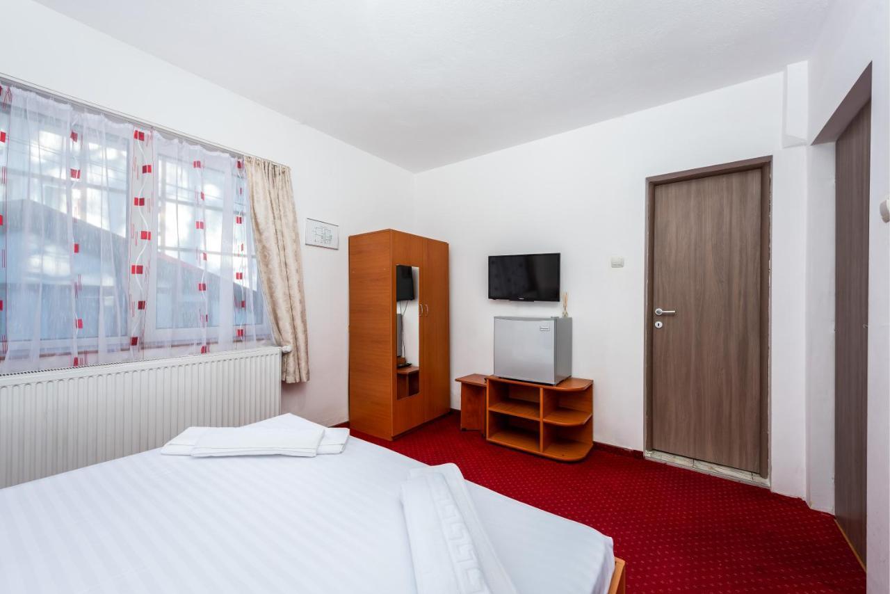 Pensiunea Ursuletul Paddington Predeal Esterno foto